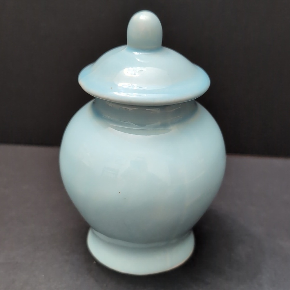 Vintage Mini Sky-blue Ceramic Lidded Ginger Jar With Floral Design. - Picture 4 of 10